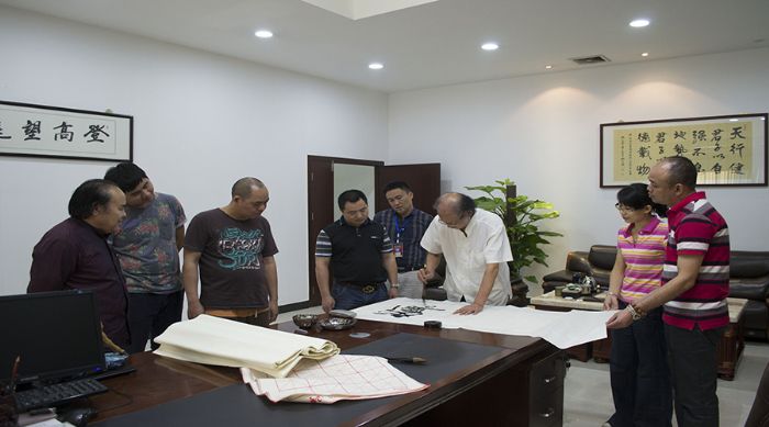 張劍岑先生為宅男视频APP在线观看陶題詞“厚道”、“今生今世 宅男视频APP在线观看陶”