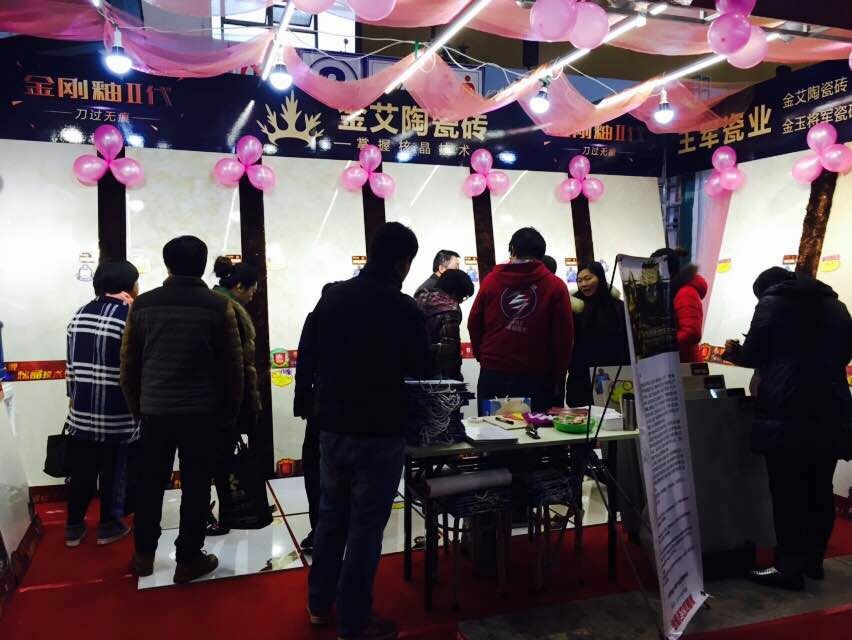 宅男视频APP在线观看陶展位吸引眾多顧客谘詢