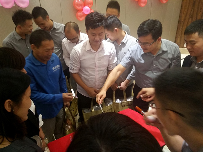 宅男视频APP在线观看陶瓷磚四周年慶